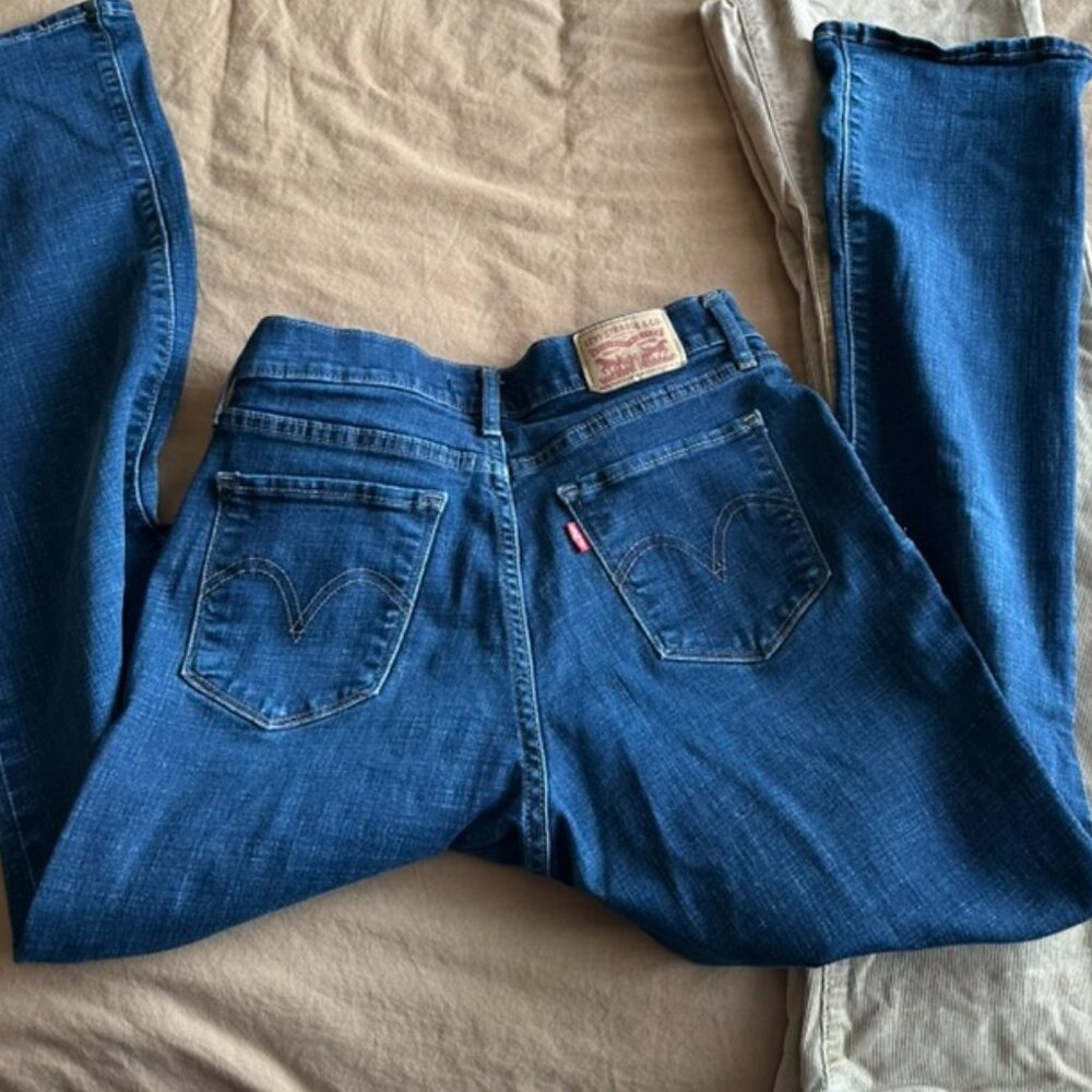 Levi's Medium/Dark Wash Bootcut Size 28